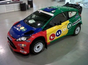 Új színekkel száguld Henning Solberg