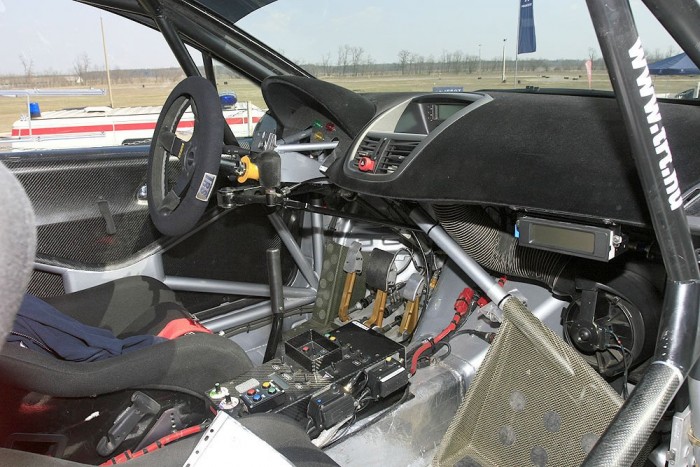 Itt a hétszeres ralibajnok új Peugeot-ja 7