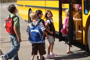 Jegy nélkül is utazhasson a gyerek a buszon