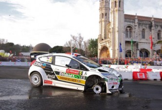 Nézők közé repült a raliutó kereke - videó