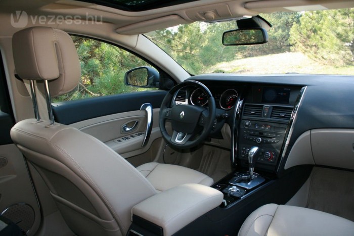 Nyugodt típusoknak való a Latitude, nem érdemes tépni vele, mert arra nem jó