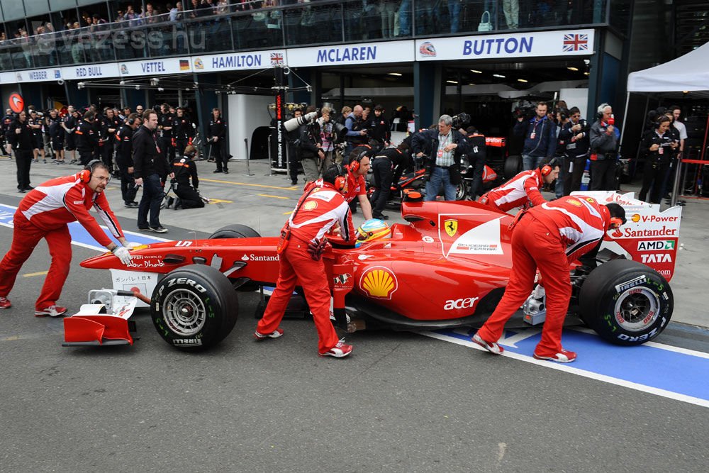 F1: Csonka mezőny rajtol holnap 6