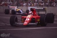 Jean Alesi (Ferrari) és üldözője, Riccardo Patrese (Williams Renault)