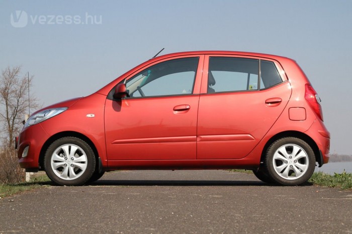 Kicsit magas, de legalább van benne fejtér