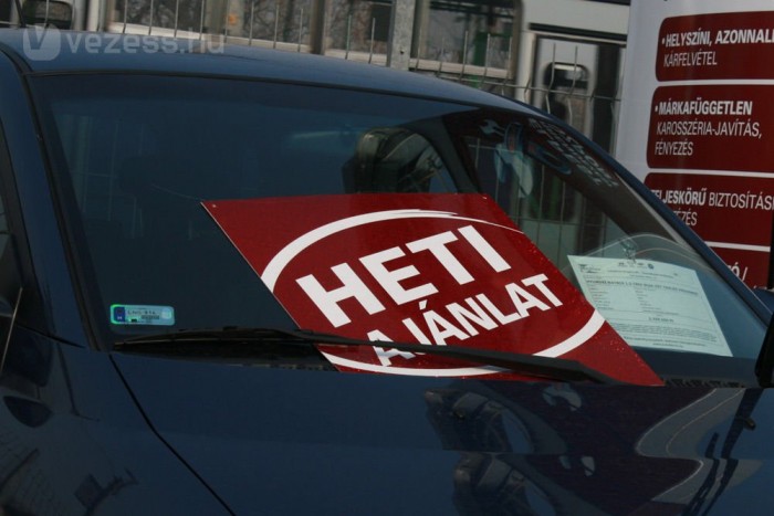 Ha a bankok könnyítenek a hitelfeltételeken, akciók nélkül is könnyebben akad vevő a kocsikra