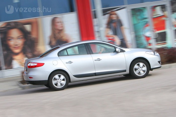 3,2 millió forintért a nagyon akciós Fluence 1,6 sokat nyújt, de kilóg a cikkben szabott ársávból