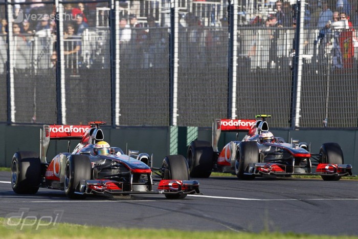 Hamilton: KERS nélkül annyi a Red Bullnak