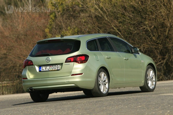 Opel astra j sports tourer 1 4 turbo teszt