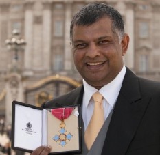 F1: Királynői elismerés a Lotus főnökének