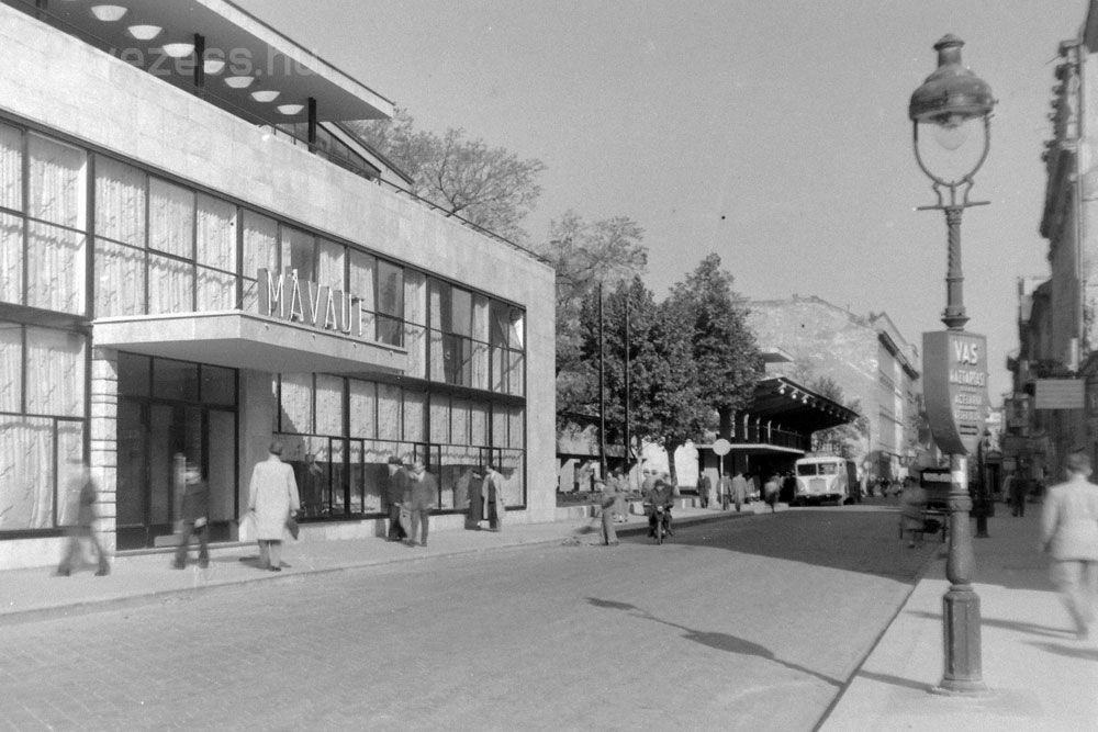 Budapest, V. Erzsébet (Engels) téri MÁVAUT autóbusz-pályaudvar (Fotó: Fortepan)