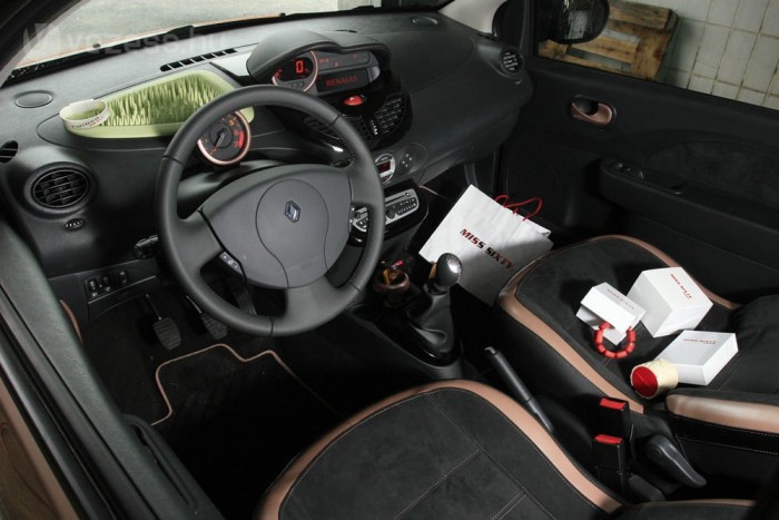 A fotózáshoz a Next Time biztosította a kellékeket. 