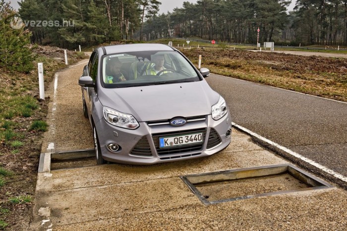 Jó autókért rossz utakat épít a Ford 7