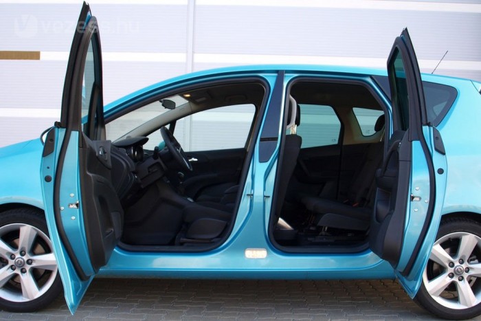 Opel Meriva – Ajtóból ötös 3 Csaknem 90 fokban nyílnak az ajtók. Átlagos szélességű parkolóhelyen drága lehet a lendületes kiszállás