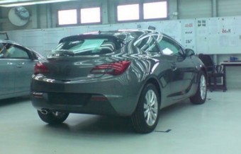 Lebukott a 3-ajtós Opel Astra