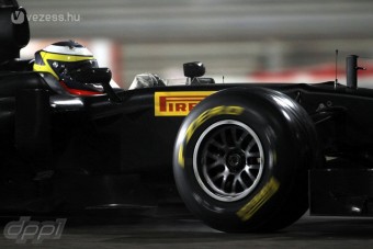 F1: Úszott a gumiteszt