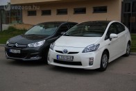 CO2-emisszióban a hibrid sokkal jobb: a Prius 99, a C4 109 grammot bocsát ki kilométerenként a gyári átlagfogyasztás alapján