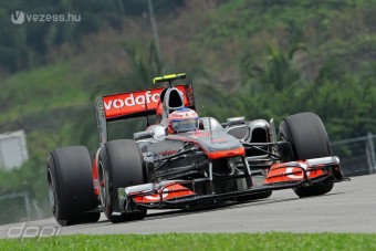F1: Meglepte a McLarent a sepangi hőség