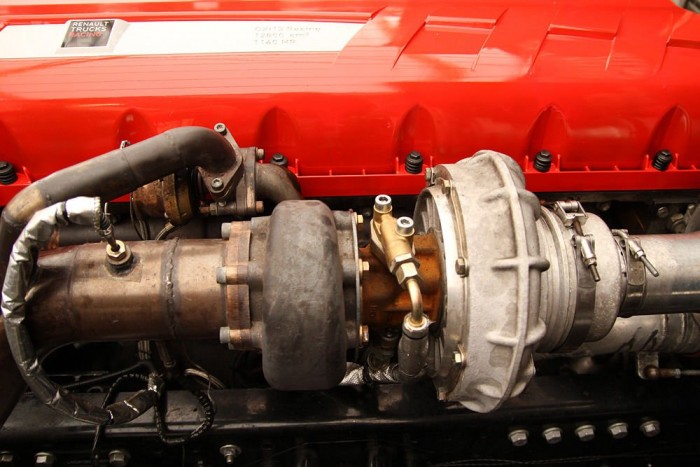 Kipróbáltuk és élveztük: 1200 lóerő, 5100 Nm a hátsó keréken 9 | Vezess A gigantikus turbó 4 baros nyomással dolgozik