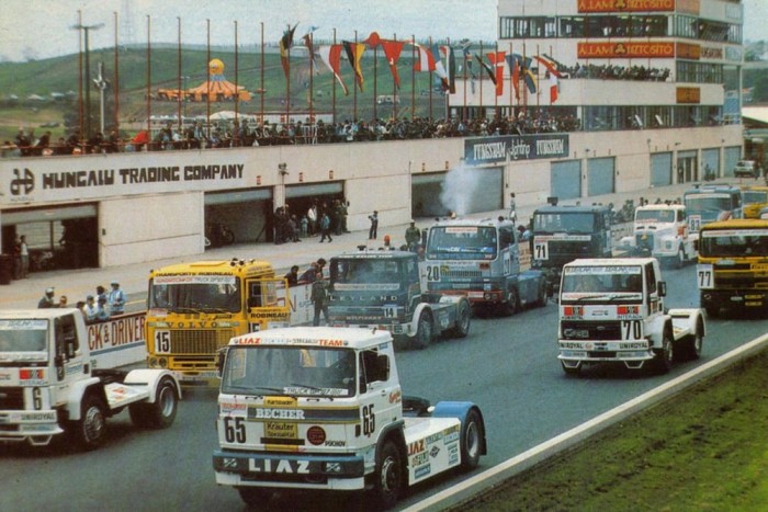 Kipróbáltuk és élveztük: 1200 lóerő, 5100 Nm a hátsó keréken 14 | Vezess 1987-ben sokan voltak kíváncsiak rá