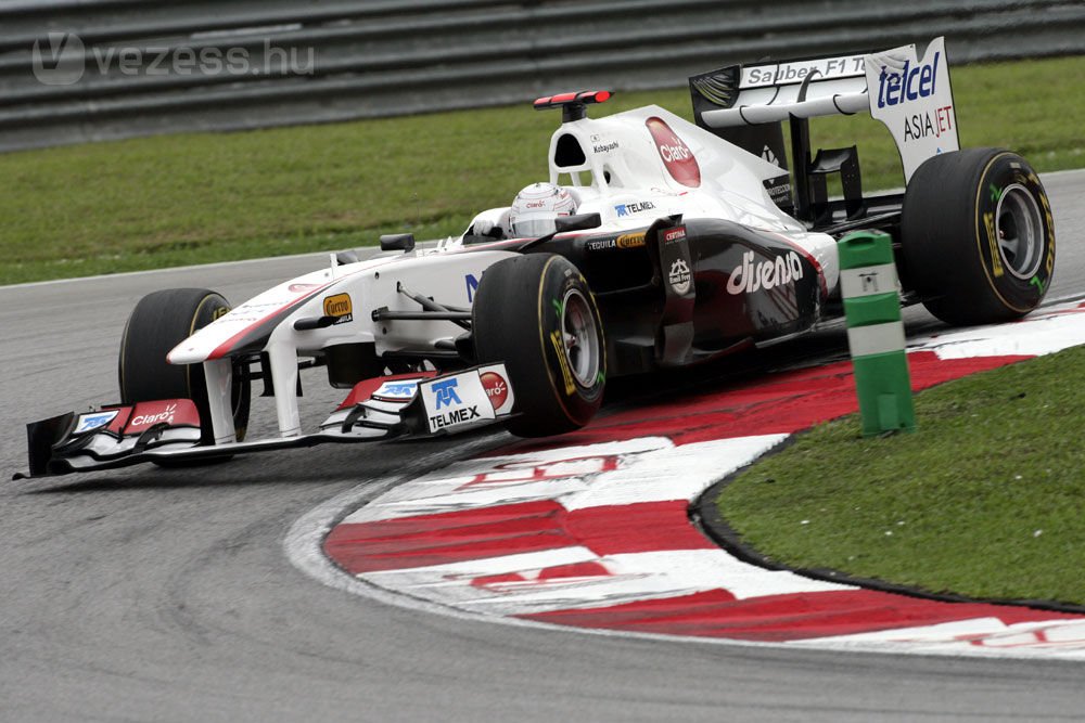 Vettel elkapta a fonalat, Hamilton elégedett 32