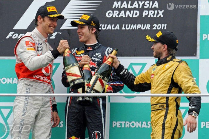 Vettel rossz KERS-sel nyert, Heidfeld a dobogón
