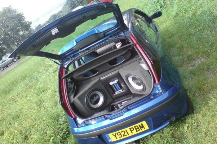 Félelem a vezetéstől 14 | Vezess Ennél diszkrétebb beépítés az elképzelés