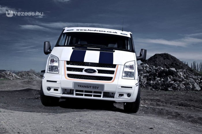 Ford Transit száguldó futároknak 4