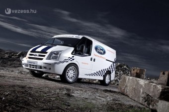 Ford Transit száguldó futároknak