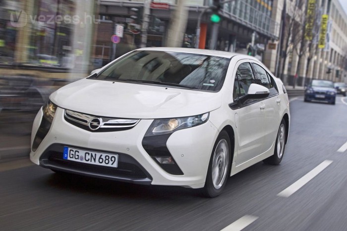 Vezettük: Opel Ampera, elektromos Meriva, Opel FCV 17 | Vezess Jó drága az új technika: az Ampera németországi alapára 42 900 euró. Egy Audi A4 3,0 TDI quattro 300 euróval olcsóbb