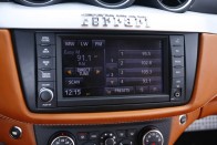 Pazar a hifi, de legfeljebb a navigáció miatt él a képernyő. A motorhang mindent visz