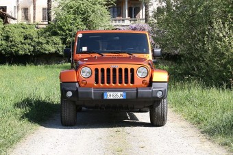 Három Jeep-et egy csapásra