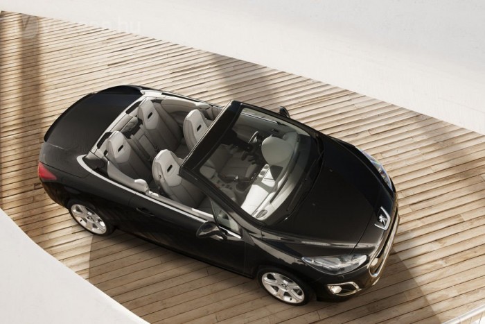 Peugeot 308: Minek ebbe stopper? 10 | Vezess Minden karosszériaváltozat megújult, a 3 ajtós, az SW és a kupé-kabrió is