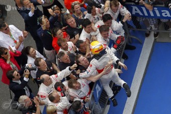 F1: Hamilton a verseny, Webber a nap hőse