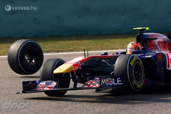 F1: Megbüntették a Toro Rossót