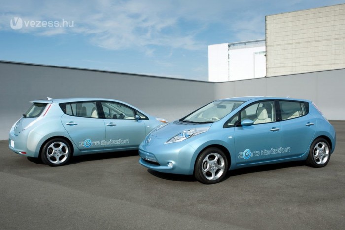 A széria autó motorját használják