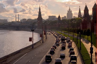 Elnöki gesztus: helikopterrel a dugó ellen