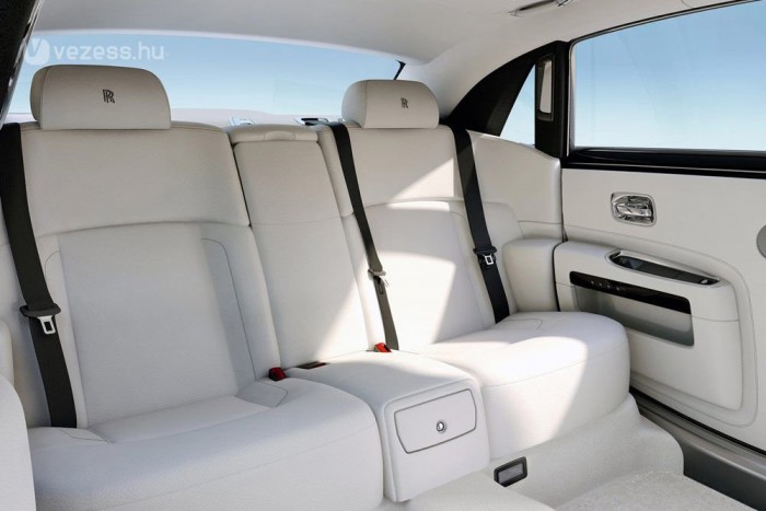 Nagytestvérével konkurál a kis Rolls 5