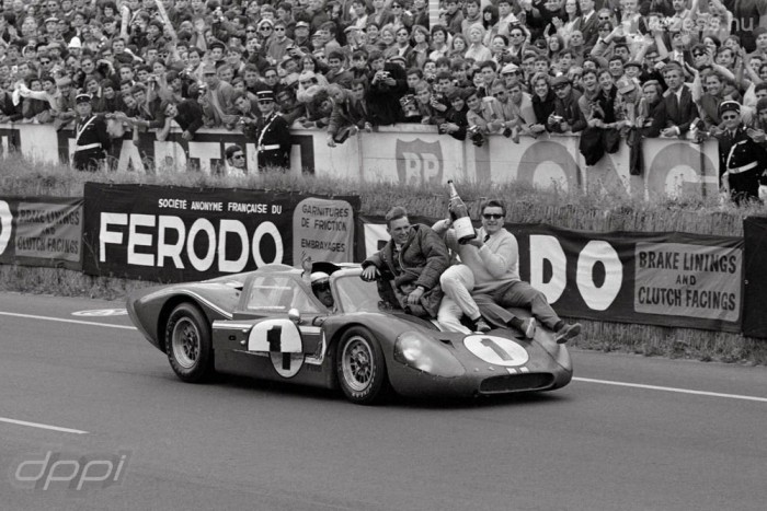 Nagyszerű Le Mans-i győzelmük után A.J. Foyttal és a Ford GT40-nel