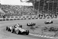 1960-ban BRM-mel indult, de az orrmotoros kocsi esélytelen volt a Cooperek ellen