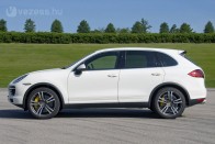 Jobban gyorsul a Porsche Cayenne Turbo 10