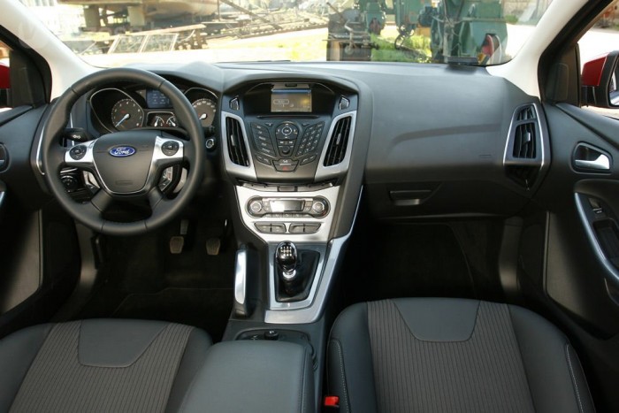 Nagy sebességnél is halkan siklik a benzines Focus