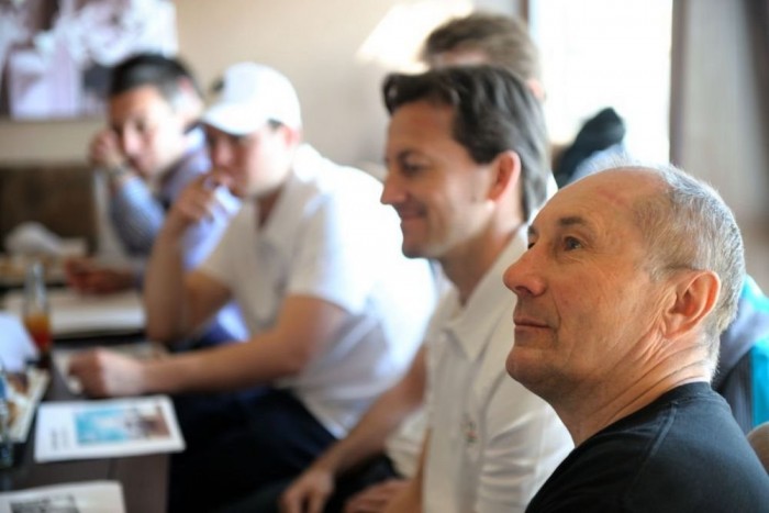 BMW-ért harcolnak a magyar hírességek 5