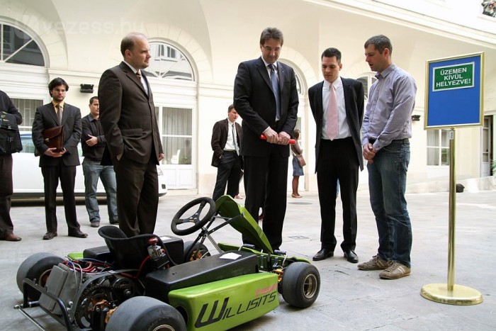 Hétvégén újra Széchenyi futam 11 | Vezess Az államtitkár úr biztosan nem fér ebbe bele