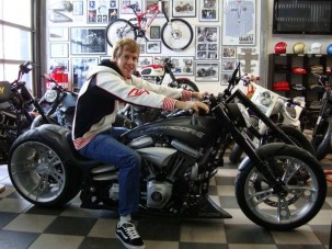 F1: Vettel 120 lóerős chopperrel lepte meg magát