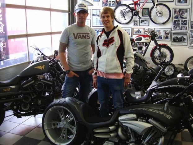 F1: Vettel 120 lóerős chopperrel lepte meg magát 3 | Vezess F1: Vettel 120 lóerős chopperrel lepte meg magát 3