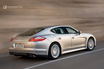 Készül a sofőrös Porsche