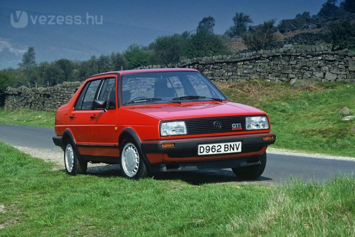 Elkezdődött az állami autók cseréje 5 Érdekes, hogy a csomagtartós Golf (Jetta) kevésbé volt esetlen, mint a jóval később készített Renault Thalia