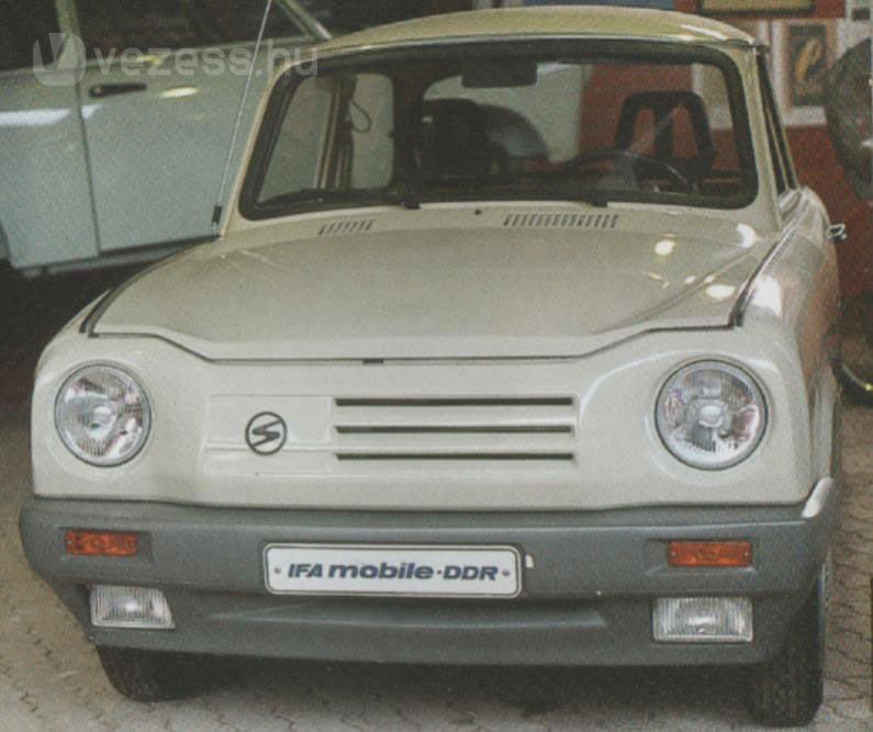 Trabant 1.1 Typ E: ennek a változatnak az orrában már a VW Polo 1043 köbcentis motorja zajongott. Szerencsére nem ez került a gyártósorra, hanem a kétüteműre megszólalásig hasonlító változat