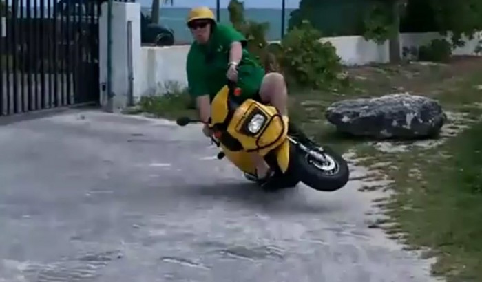 Van akinek a robogó is sok(k)