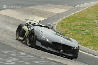 Így száguld a leggyorsabb villanyautó - videó
